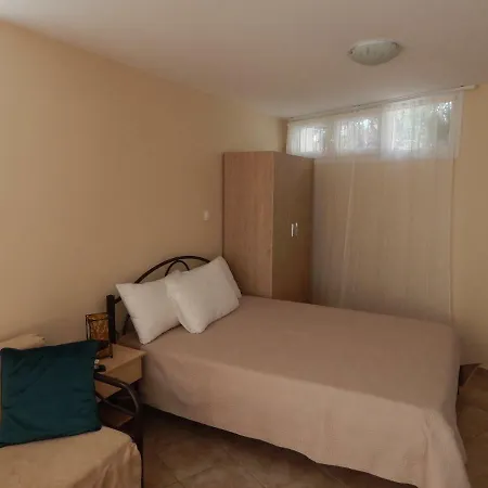 Toula's Luxury Studio Guest house *